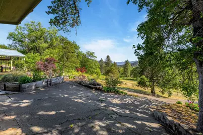 2583 E Evans Creek Road, Rogue River, OR 97537 - Photo 8