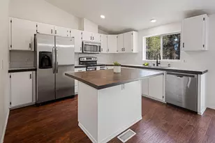 16093 Blackfeather Ln, La Pine, OR 97739 - Photo 4