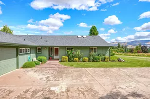 941 Beeson Ln, Talent, OR 97540 - Photo 4