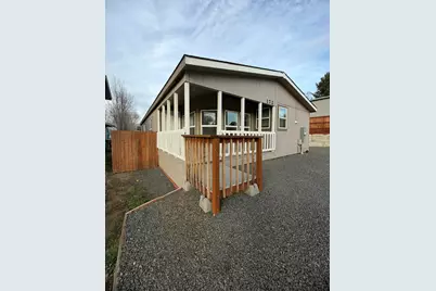 172 SW I Street, Madras, OR 97741 - Photo 2