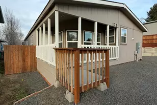 172 SW I St, Madras, OR 97741 - Photo 2