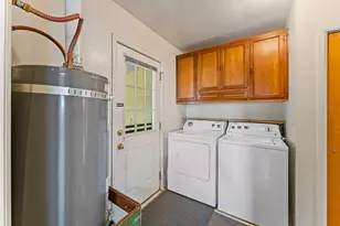 220 S 3rd St, Central Point, OR 97502 - Photo 16