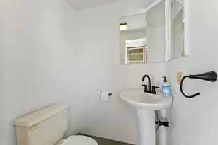 220 S 3rd St, Central Point, OR 97502 - Photo 14