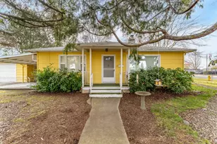 220 S 3rd St, Central Point, OR 97502 - Photo 6