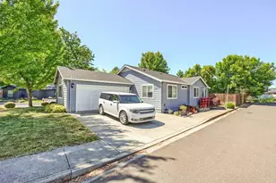 2427 Granite Ct, White City, OR 97503 - Photo 2