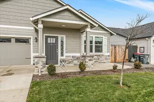 1637 Bronte Cir, Medford, OR 97504 - Photo 4