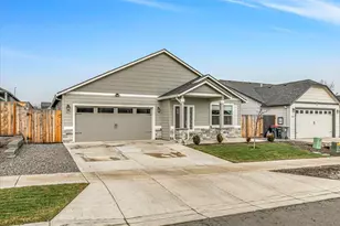 1637 Bronte Cir, Medford, OR 97504 - Photo 2