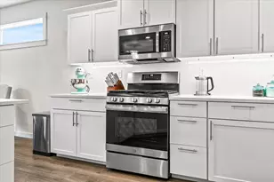 1637 Bronte Cir, Medford, OR 97504 - Photo 12