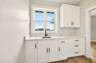 4043 Sunleaf Ave, Medford, OR 97504 - Photo 16