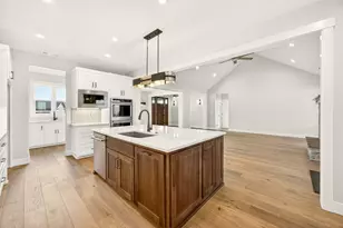 4043 Sunleaf Ave, Medford, OR 97504 - Photo 8