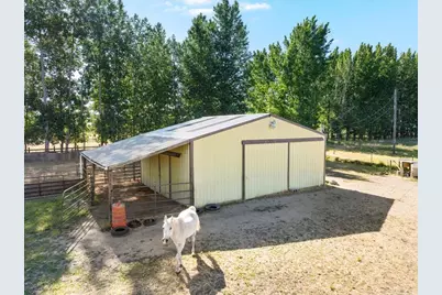 6131 Crater Lake Highway, Central Point, OR 97502 - Photo 2