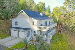 334 Andesite Dr, Jacksonville, OR 97530 - Photo 2