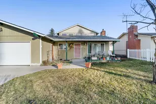 2627 Berkeley St, Klamath Falls, OR 97601 - Photo 2
