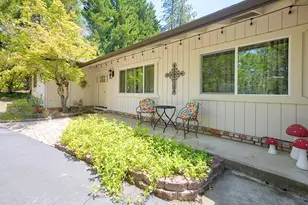 627 Carriage Rd, Grants Pass, OR 97526 - Photo 2