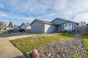 2169 Chambers Ln, Grants Pass, OR 97526 - Photo 2