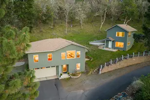 330 E Fir St, Jacksonville, OR 97530 - Photo 4