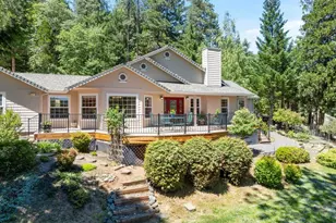 404 Mountain Paradise Dr, Grants Pass, OR 97526 - Photo 2