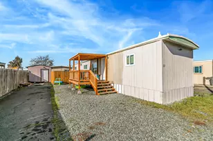 2700 Falcon St, White City, OR 97503 - Photo 2