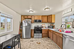 2700 Falcon St, White City, OR 97503 - Photo 6