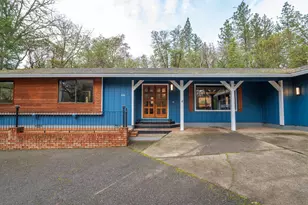 498 Palomino Dr, Grants Pass, OR 97526 - Photo 2