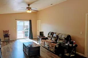 5594 Kellal Ln, Klamath Falls, OR 97603 - Photo 4