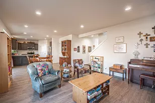 3529 Carlin Dr, Medford, OR 97504 - Photo 4