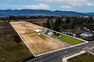 408 Oak Grove Rd, Medford, OR 97501 - Photo 4