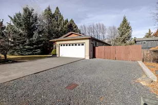 2142 NE Monterey Ave, Bend, OR 97701 - Photo 2
