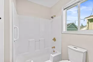 672 Shadow Wood Dr, Medford, OR 97501 - Photo 12