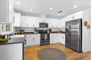 608 SE Liberty Dr, Grants Pass, OR 97527 - Photo 16