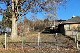 5201 Bryant Ave, Klamath Falls, OR 97603 - Photo 4