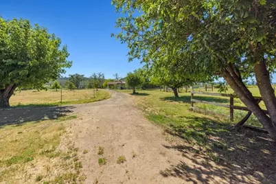 800 Hillandale Circle, Eagle Point, OR 97524 - Photo 30