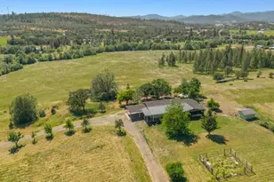 800 Hillandale Cir, Eagle Point, OR 97524 - Photo 16