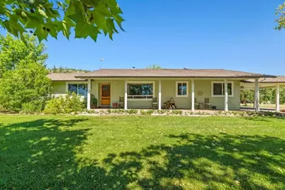 800 Hillandale Circle, Eagle Point, OR 97524 - Photo 1