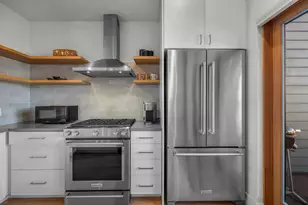 2735 NW Crossing Dr, Bend, OR 97703 - Photo 14