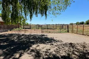 585 SW Fairgrounds Rd, Madras, OR 97741 - Photo 4