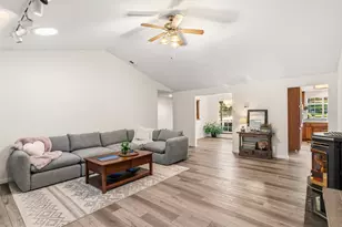 334 Village Ln, Grants Pass, OR 97527 - Photo 6