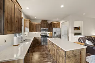 63149 NE Hadley Pl, Bend, OR 97701 - Photo 18