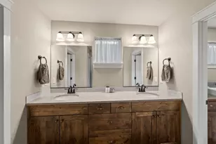 63149 NE Hadley Pl, Bend, OR 97701 - Photo 32