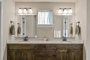 63149 NE Hadley Pl, Bend, OR 97701 - Photo 30