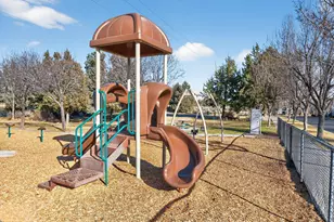 20972 NE High Desert Ln, Bend, OR 97701 - Photo 36