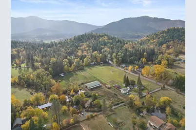 1931 Sleepy Hollow Loop, Grants Pass, OR 97527 - Photo 4