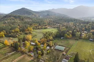 1931 Sleepy Hollow Loop, Grants Pass, OR 97527 - Photo 6