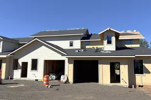 201 Bogey Ln, Eagle Point, OR 97524 - Photo 2