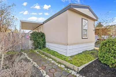 4729 S Pacific Highway #UNIT 4, Phoenix, OR 97535 - Photo 2