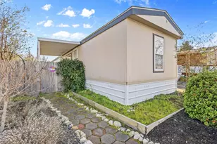 4729 S Pacific Hwy, Phoenix, OR 97535 - Photo 2