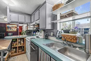 4729 S Pacific Hwy, Phoenix, OR 97535 - Photo 8