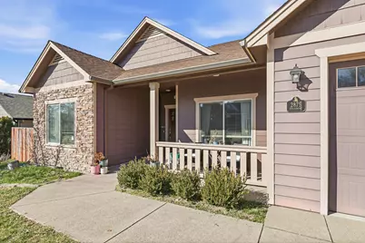 2875 Strasburg Street, Medford, OR 97504 - Photo 2