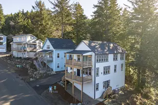 640 NE Lillian Ln, Depoe Bay, OR 97341 - Photo 2