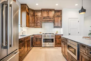 62637 Mount Hood Dr, Bend, OR 97703 - Photo 8